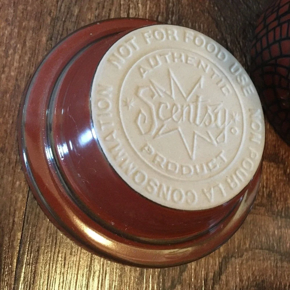 Scentsy Cobbled Leather Wax Warmer Rare Retired Red Black Brick Pattern 26979